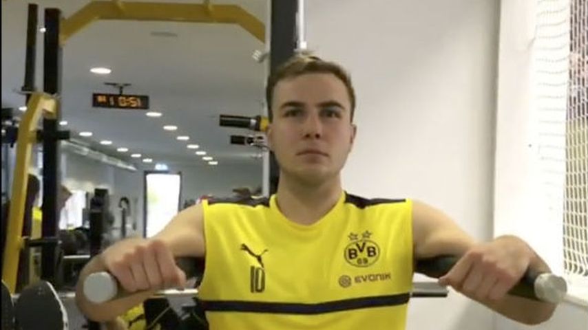 Mario Götze macht die "Mannequin-Challenge"