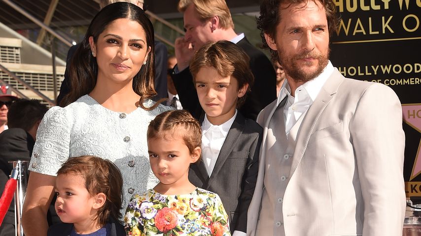 Matthew McConaughey, Camila Alves und ihre Kinder auf dem Walk Of Fame, 2014