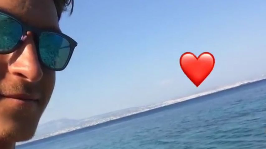 Mesut Özil mit Begleitung