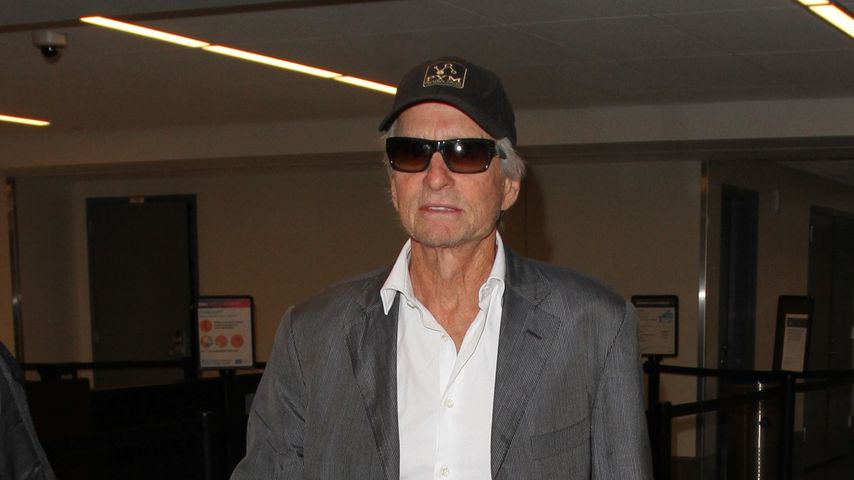 Michael Douglas im August 2016 am Flughafen in Los Angeles