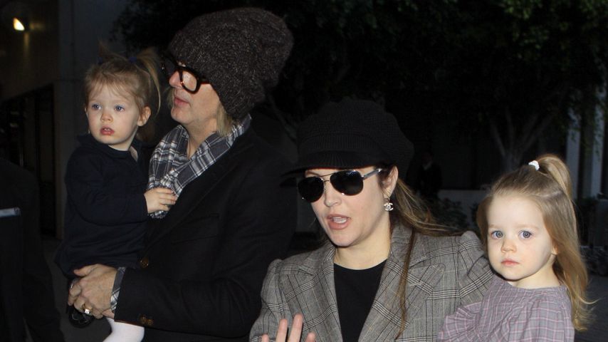Michael Lookwood und Lisa Marie Presley mit den gemeinsamen Zwillingen