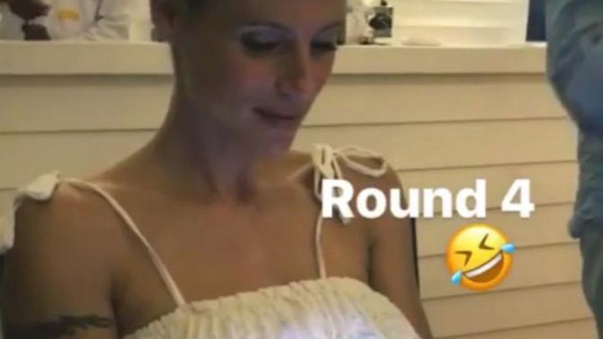 Michelle Hunziker mit leuchtender "Babykugel"