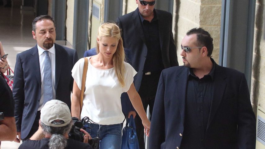 Michelle Hunziker beim Verlassen des Gerichts in Rimini