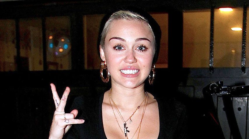 Miley Cyrus Beetlejuice Video - Miley Cyrus Height