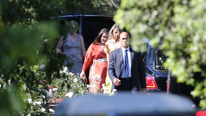 Gäste treffen auf dem Anwesen von Miranda Kerr und Evan Spiegel ein