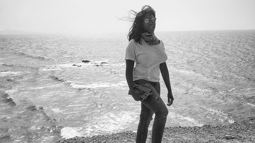 Motsi Mabuse am Strand