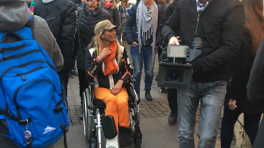 Nadja Abd El Farrag auf einem Weihnachtsmarkt in Hamburg