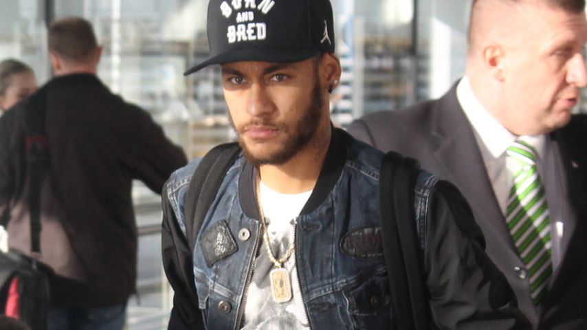 Neymar Jr. am Flughafen in Wien, Österreich