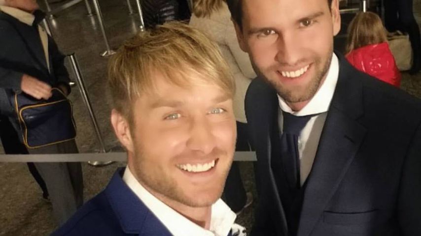 Nico Schwanz und Alexander Keen am Frankfurter Flughafen