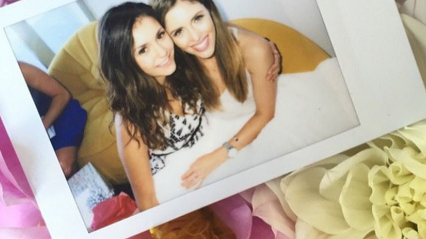 Nina Dobrev und Kayla Ewell