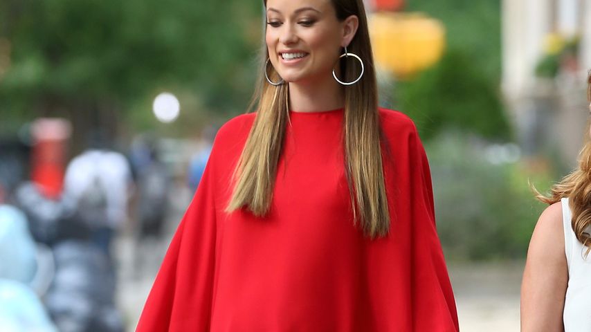 Olivia Wilde im roten Dress in Brooklyn, NY