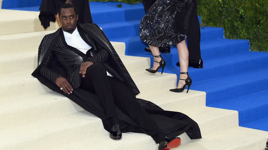 Gestolpert? P. Diddy legt sich auf Red Carpet der Met Gala
