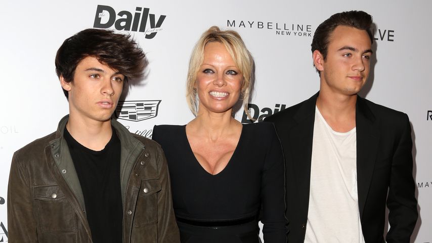 Pamela Anderson mit ihren Söhnen