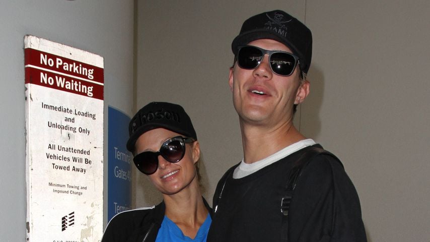 Paris Hilton und ihr Freund Chris Zylka am Flughafen von L.A.