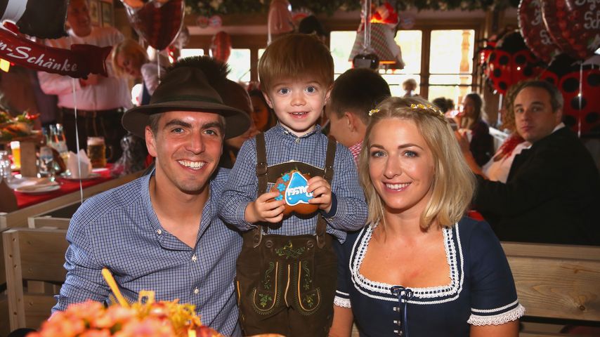 Philipp Lahm mit Frau Claudia und Sohn Julian auf der Wiesn