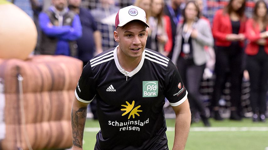Pietro Lombardi sprachlos: Sein WM-Song geht durch die Decke