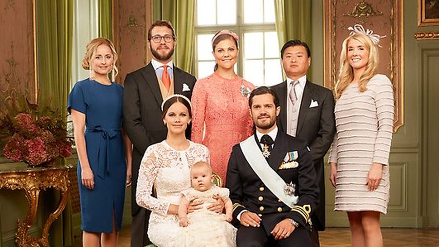 Prinz Alexander von Schweden mit seinen Eltern und seinen Taufpaten