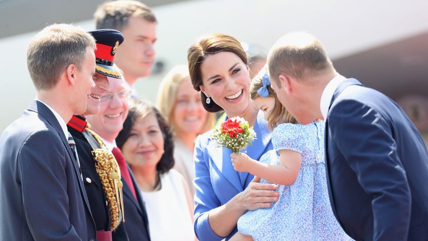 Prinz William (r.) mit Kate und Charlotte 2017 in Berlin