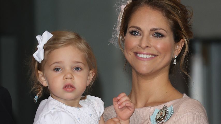 Prinzessin Madeleine und Prinzessin Leonore nach der Taufe von Prinz Oscar