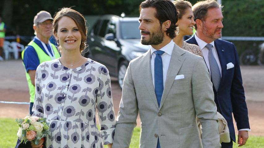 So verliebt: Carl Philip lässt seine Sofia ja gar nicht los!