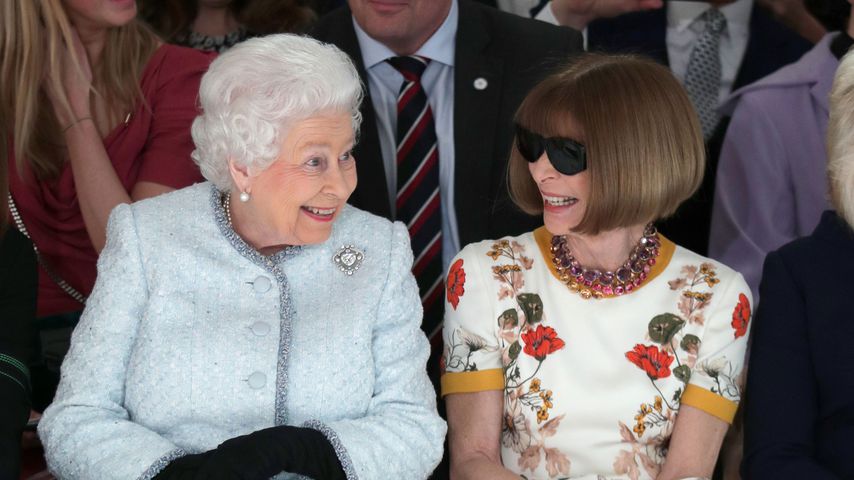 Royaler Besuch: Die Queen bei der Fashion Week in London!