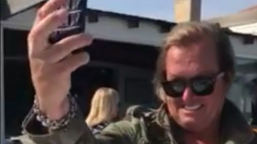 1. Selfie-Versuch: Robert Geiss bekommt's nicht richtig hin