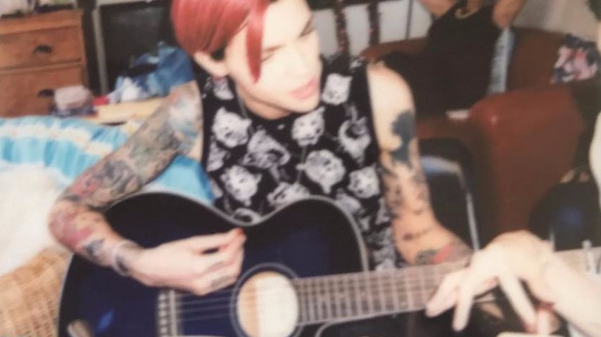 Ruby Rose mit Gitarre