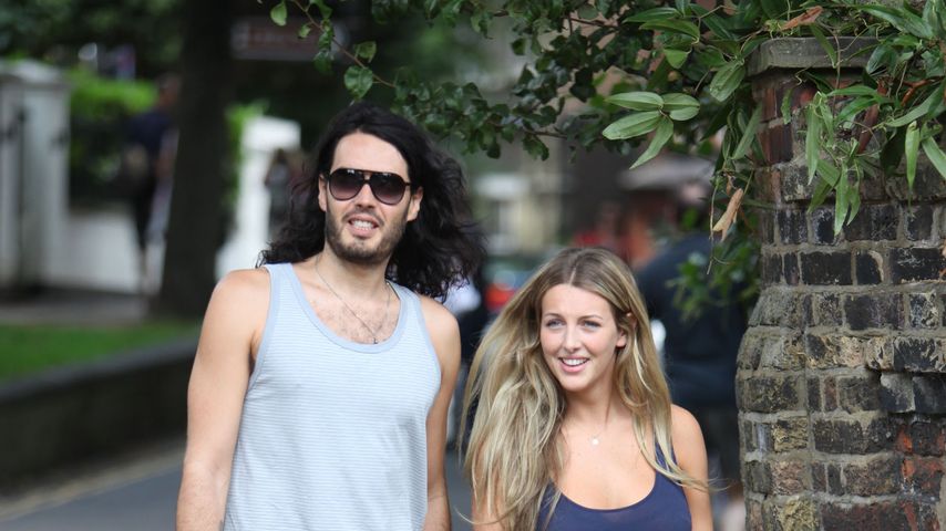Russell Brand mit Freundin Laura Gallacher in London