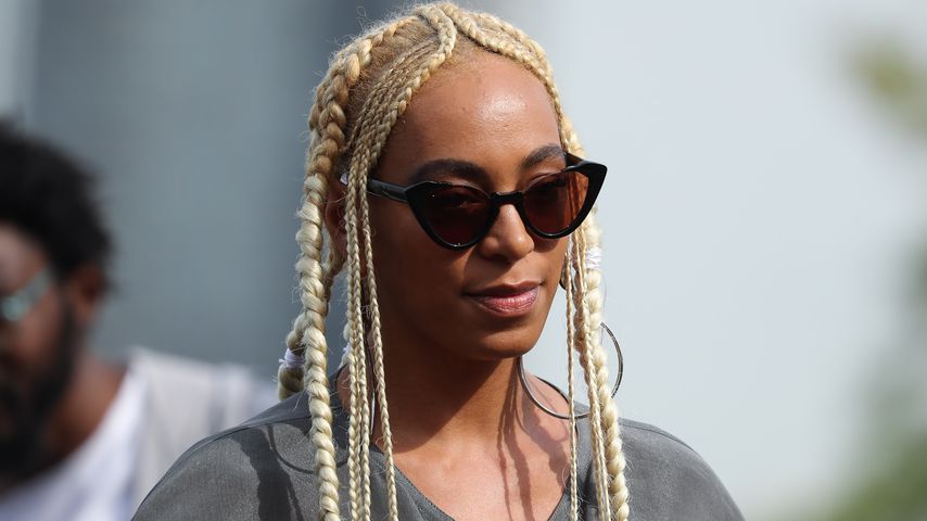 Sängerin Solange Knowles mit blonden Haaren