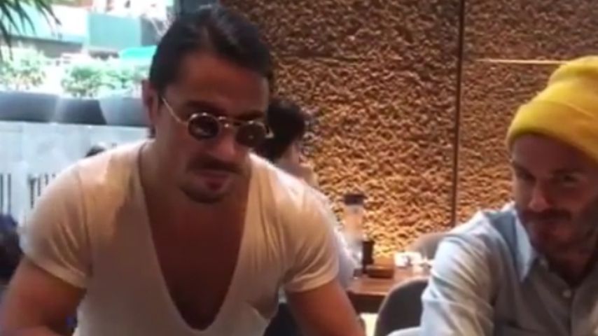 Salziges Fleisch-Vergnügen: Salt Bae füttert David Beckham!