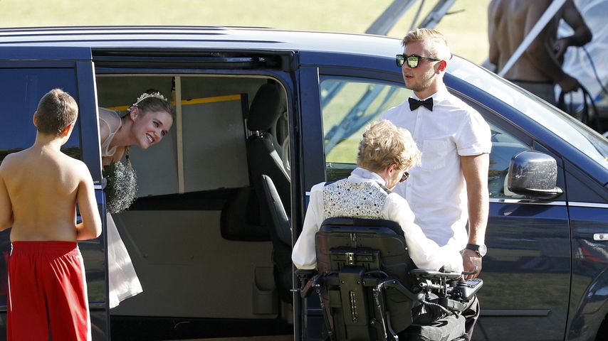 Sarah Elena Timpe und Samuel Koch bei ihrer Ankunft zur standesamtlichen Hochzeit