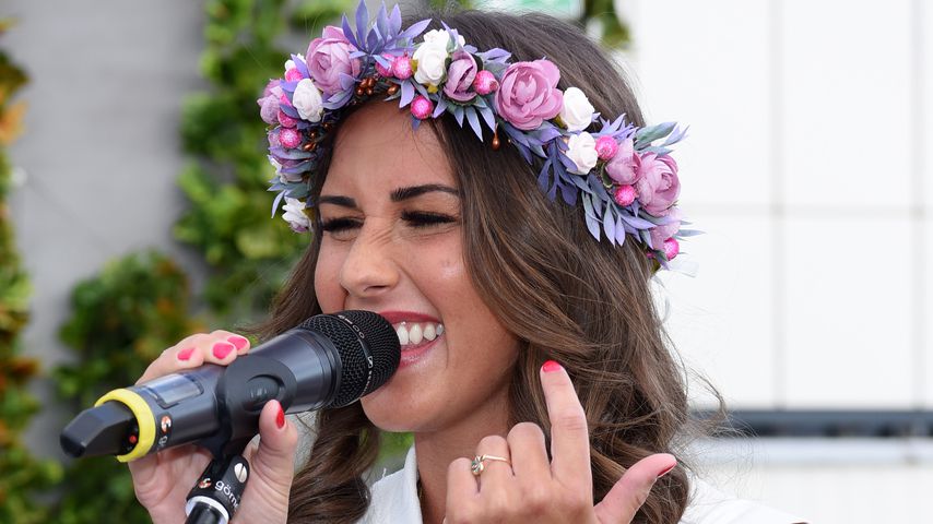 "Genau hier": So schön singt Sarah Lombardi unplugged!