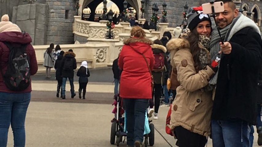 Sarah Lombardi und Michal T. im Disneyland