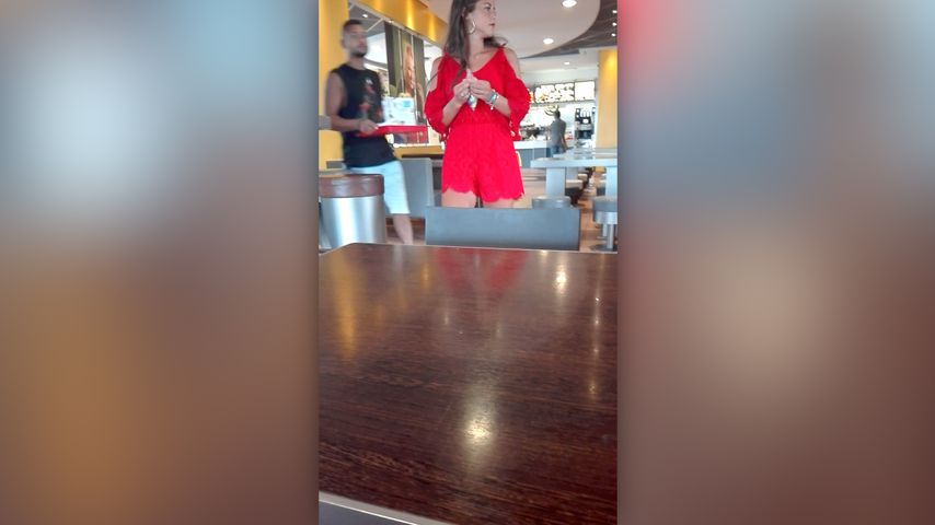 Von wegen Fake-Liebe: Sarah happy mit Michal bei McDonald's