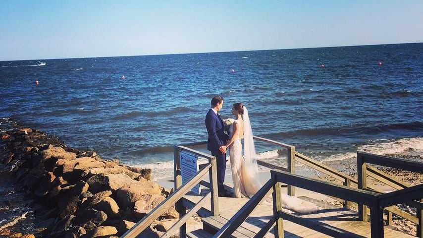 Sasha Cohen und Ehemann Tom May an ihrem Hochzeitstag in Massachusetts