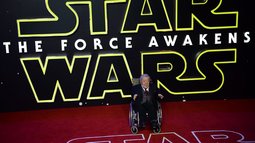 Schauspieler Kenny Baker bei der "Star Wars"-Premiere in London