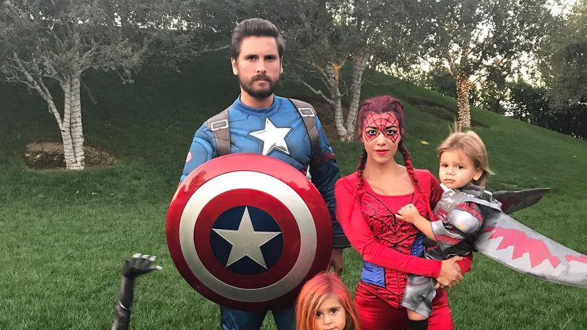 Scott Disick und Kourtney Kardashian mit ihren Kindern Mason, Penelope und Reign