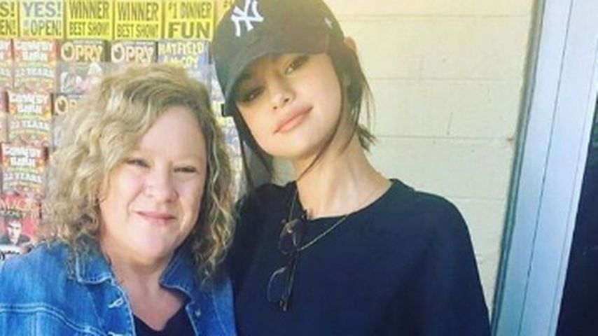 Selena Gomez mit einem Fan in Tennessee