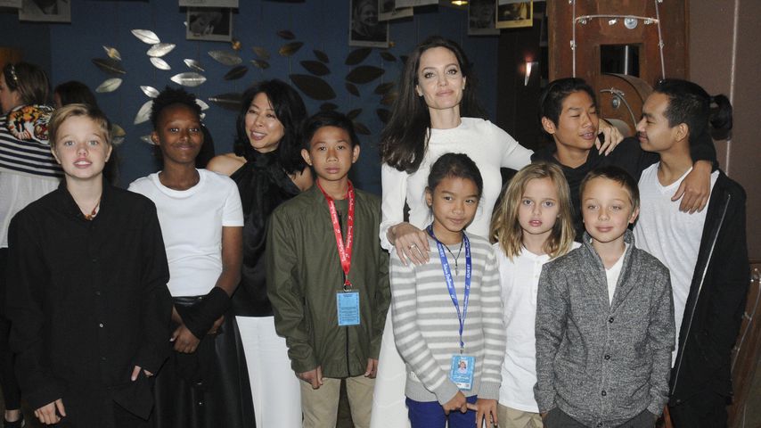Angelina Jolie mit ihren Kindern Shiloh, Zahara, Vivienne, Pax, Knox und Maddox Jolie-Pitt