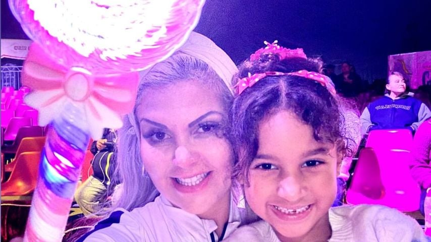 Sophia Vegas und ihre Tochter Amanda strahlen auf süßem Foto