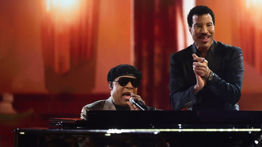 Stevie Wonder und Lionel Richie 2022 bei den American Music Awards in Los Angeles