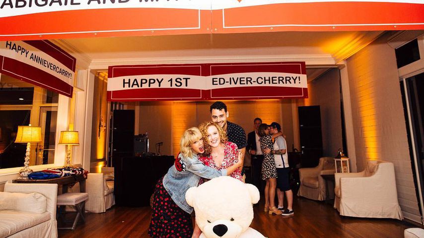 Taylor Swifts "4th of July"-Party mit Ed Sheeran (im Hintergrund)