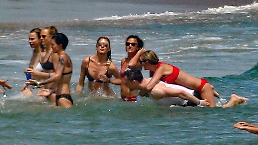 Taylor Swift und Tom Hiddleston mit Freunden in Rhode Island