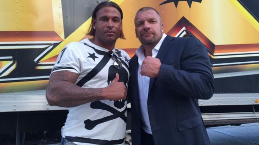 Tim Wiese mit WWE-Wrestler Paul Michael Levesque alias "Triple H"
