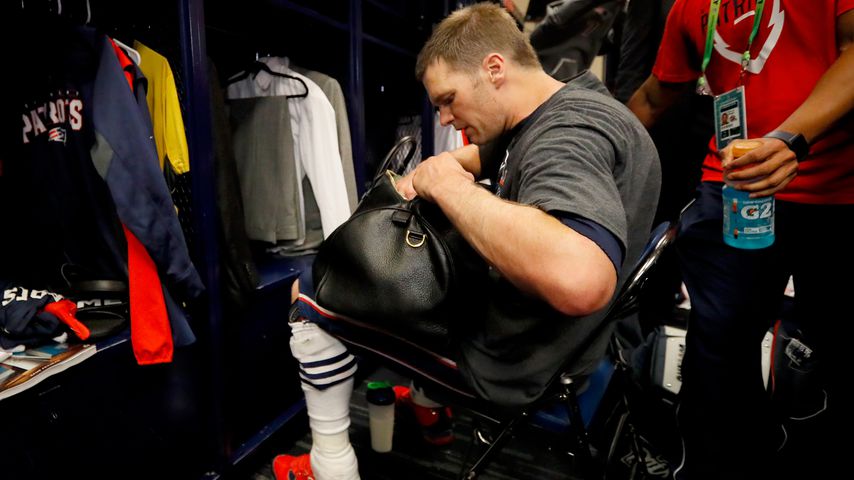 Tom Brady auf Trikot-Suche beim Super Bowl 2017