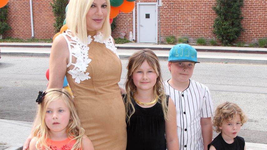 Tori Spelling mit ihren Kindern Stella, Hattie, Liam und Finn McDermott