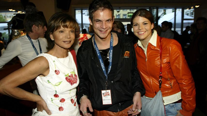 Uschi Glas mit ihren Kindern Ben und Julia Tewaag im Jahr 2002