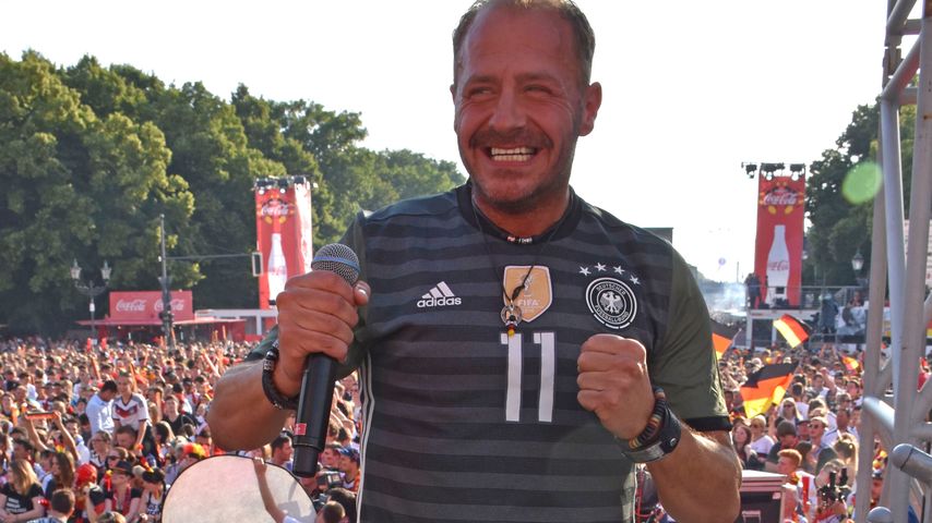 Will Herren beim EM-Spiel Deutschland gegen Nordirland auf der Fanmeile in Berlin