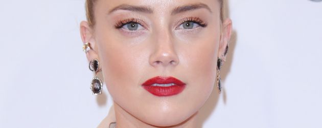 Amber Heard im November 2016 bei einer Preisverleihung in Los Angeles Amber Heard im November 2016 bei einer Preisverleihung in Los Angeles