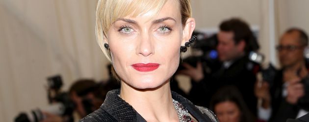 Amber Valletta Amber Valletta